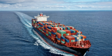 Guerra no Oriente Médio muda rota de navios com commodities brasileiras e encarece exportações