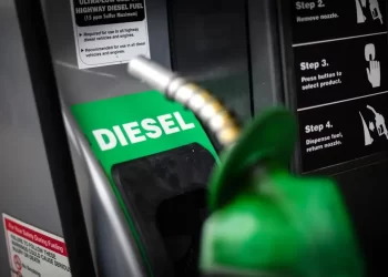 Alta do petróleo amplia defasagem do diesel no Brasil e acende alerta para abastecimento