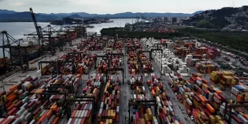 Exportações brasileiras aos Estados Unidos caem 20,3% enquanto vendas para a China avançam 38,7%