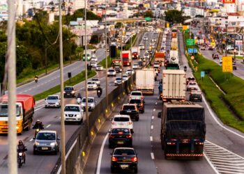 Impasse na BR-101 Norte preocupa indústria e pode frear desenvolvimento de Santa Catarina