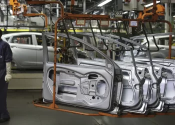 Indústria brasileira cresce 1,8% em janeiro de 2026 e recupera parte das perdas do fim de 2025