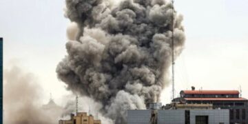 Israel realiza ataque aéreo em Teerã e líder do Hezbollah é morto no Líbano