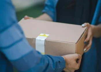 Taxa das blusinhas reduziu importações em R$ 4,5 bilhões e preservou empregos, diz CNI