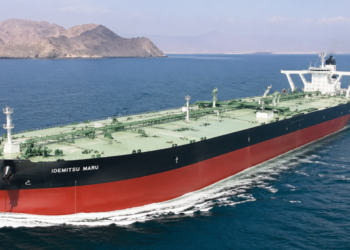 Navio japonês cruza o Estreito de Ormuz e marca retomada inédita de transporte de petróleo