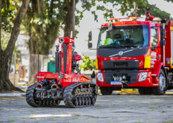 Robô de combate a incêndio é testado no Porto de Paranaguá