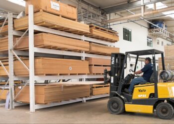 Preço de matérias-primas dispara com guerra no Oriente Médio e pressiona indústria, aponta CNI