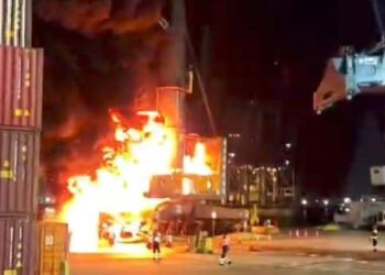 URGENTE: Incêndio em guindaste no Porto de Itajaí mobiliza equipes e gera fumaça intensa