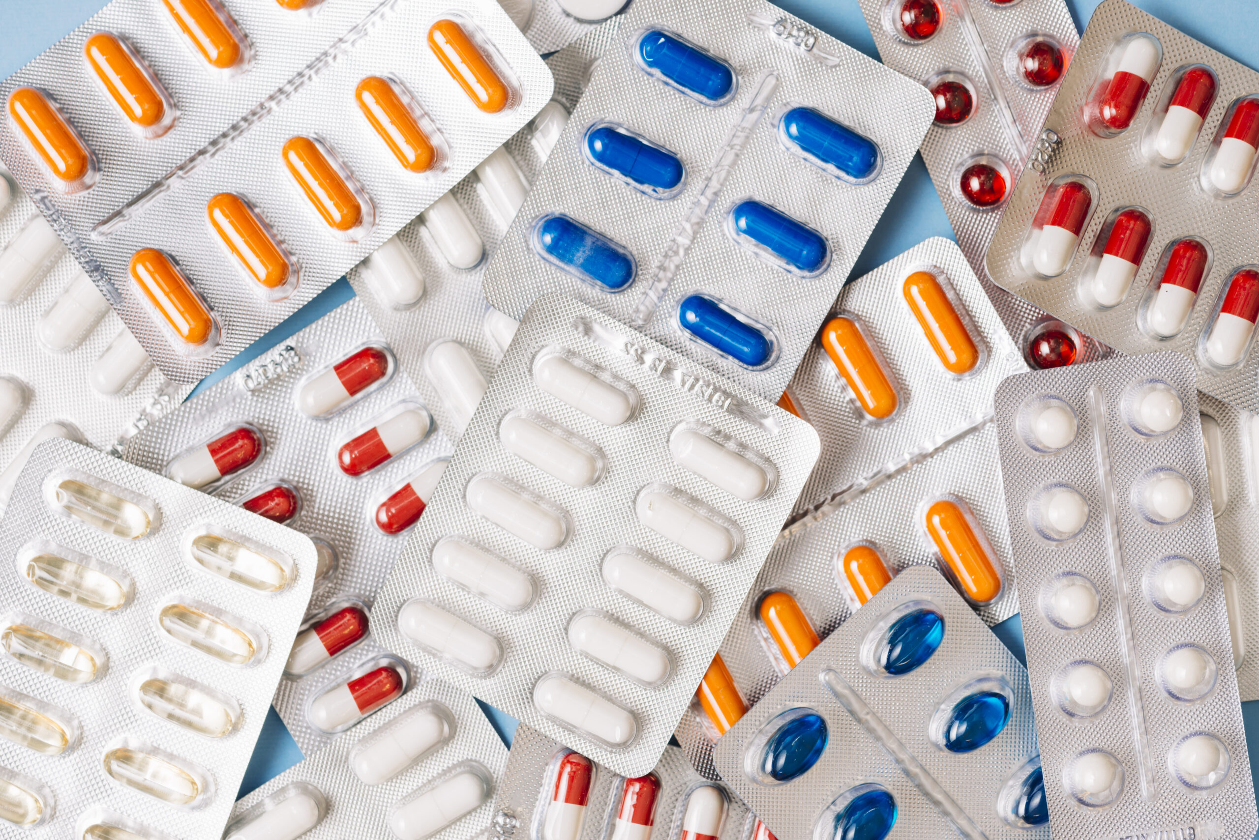 Anvisa debate colaboração internacional na regulação de medicamentos em evento no Rio