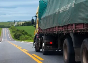 BNDES lança linha de R$ 21,2 bilhões para renovação de caminhões e ônibus