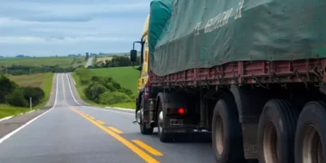 BNDES lança linha de R$ 21,2 bilhões para renovação de caminhões e ônibus