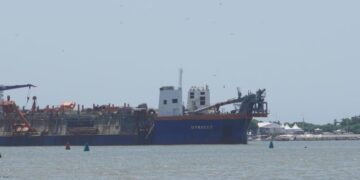 Dragagem no Porto de Itajaí: draga gigante chega para recuperar calado operacional