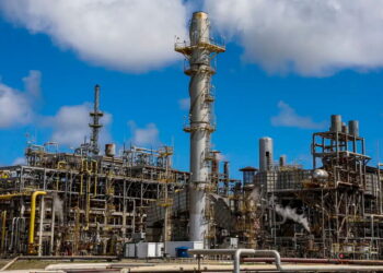 Indústria química brasileira cresce 22,8% no primeiro trimestre de 2026, aponta Abiquim