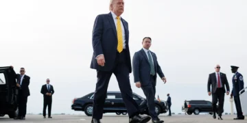 Justiça dos EUA considera ilegal tarifa global de 10% imposta por Trump