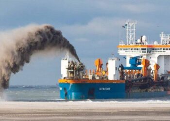 Porto de Itajaí recebe maior draga da história para reforçar serviços de dragagem