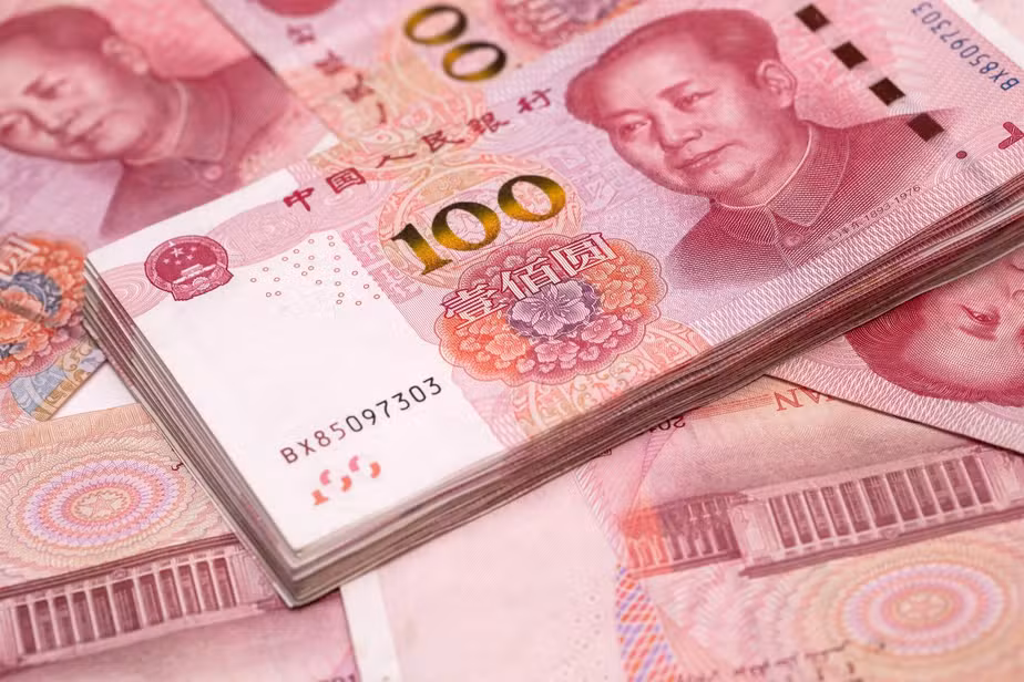 Pagamentos em yuan disparam e ganham força no comércio de Rússia e Irã