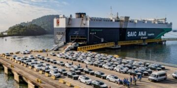 Porto de Paranaguá bate recorde com desembarque de mais de 5 mil carros elétricos