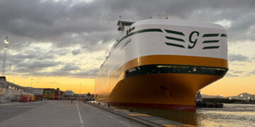 Porto de Itajaí recebe navio com mais de 4,5 mil veículos da BYD – veja o vídeo