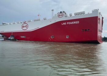 Porto de Itajaí recebe navio BYD Changsha com mais de 7,2 mil veículos