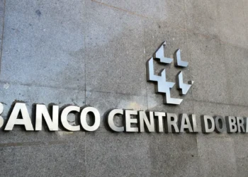 Mercado financeiro eleva projeção da Selic para 13,75% em 2026, aponta Focus