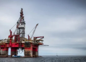 Opep+ amplia produção de petróleo pela quarta vez após fechamento do Estreito de Ormuz