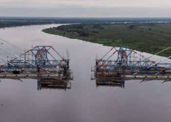 Ponte do Corredor Bioceânico está a poucos metros de unir Brasil e Paraguai