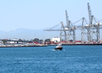 Porto de Los Angeles bate recorde de importações e enfrenta impacto da alta no combustível marítimo