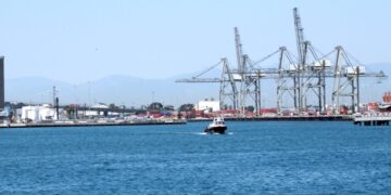Porto de Los Angeles bate recorde de importações e enfrenta impacto da alta no combustível marítimo