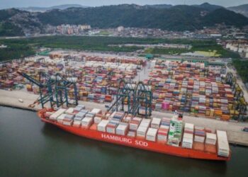 Porto de Santos registra recorde na movimentação de contêineres e supera 2,4 milhões de TEUs em 2026