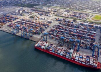 Tecon Santos 10: APM Terminals e TiL articulam estratégia para disputar concessão no Porto de Santos
