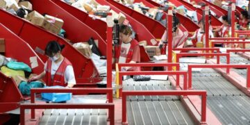 China lança novo plano para fortalecer logística e setor postal até 2030