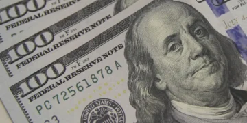 Dólar fecha no menor nível em quase dois meses com alívio no cenário externo