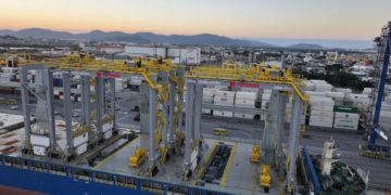 Portonave amplia frota com novos guindastes elétricos e reforça investimentos em descarbonização