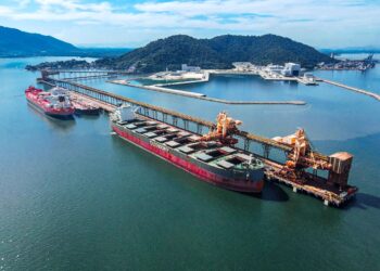 Porto Sudeste opera máquinas gigantes para movimentar até 12 mil toneladas de minério por hora