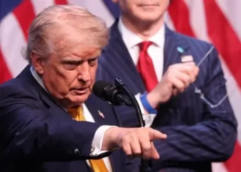 Trump anuncia pedágio de 20% no Estreito de Ormuz e restabelece bloqueio a portos iranianos