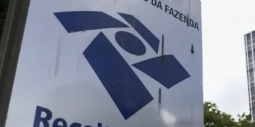 Saída fiscal do Brasil cresce 80% e aumenta atenção da Receita Federal