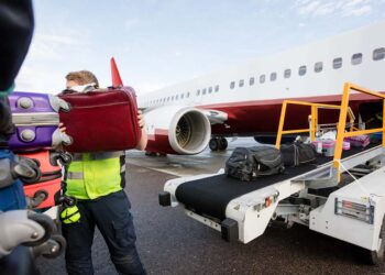 Polícia Federal faz operação contra esquema de tráfico de drogas em bagagens no Aeroporto de Guarulhos