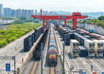 Ferrovias da China transportam 2,35 bilhões de toneladas de carga até julho de 2026