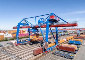 Porto de Hamburgo inicia operação de guindastes ferroviários controlados remotamente