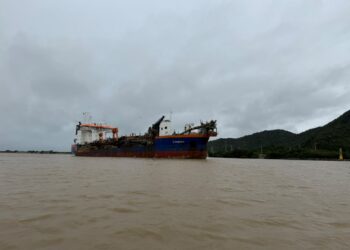 Porto de Itajaí reforça dragagem do canal de acesso com chegada da draga Utrecht