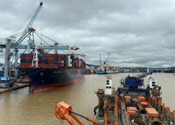 Assoreamento ameaça operações do complexo portuário Itajaí-Navegantes