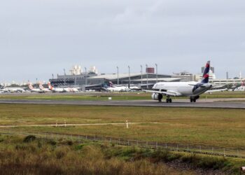 Anac reajusta tetos das tarifas dos aeroportos de Fortaleza, Jericoacoara e Porto Alegre