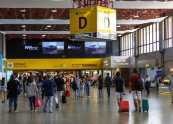 Novas regras para passageiros ampliam informações sobre atrasos e cancelamentos de voos