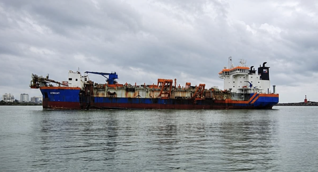 Porto de Itajaí retira mais de 1,5 milhão de m³ de sedimentos em uma semana e avança na recuperação do canal