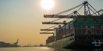 Congestionamento nos portos bate recorde e retém 4,3 milhões de TEUs