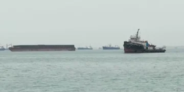 Irã ataca navios no Estreito de Ormuz e base dos EUA na Jordânia