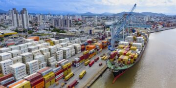 Exportações aceleram e superávit comercial dispara 233,7% na primeira semana de setembro