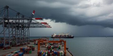Crise climática impulsiona mudanças nas regras de concessão de portos, aeroportos e hidrovias