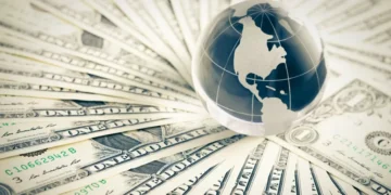 Dólar cai para R$ 5,06 e Ibovespa recua com mercado atento a Brasil, China e EUA