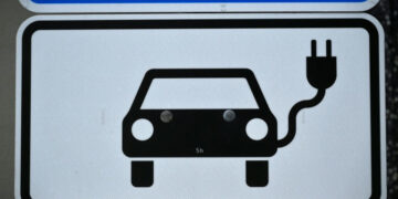 França e Alemanha flexibilizam metas para carros elétricos e reforçam indústria automotiva europeia