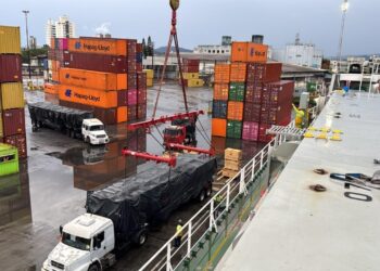 Porto de Itajaí embarca mais de mil toneladas de conjuntos canavieiros com destino à Indonésia